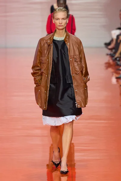 Look 19